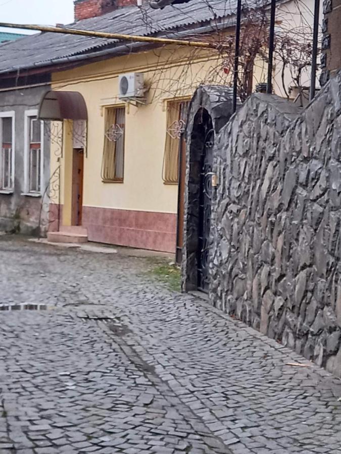 Двухярусная квартира в центре Мукачева, улица Мира Мукачево Екстер'єр фото